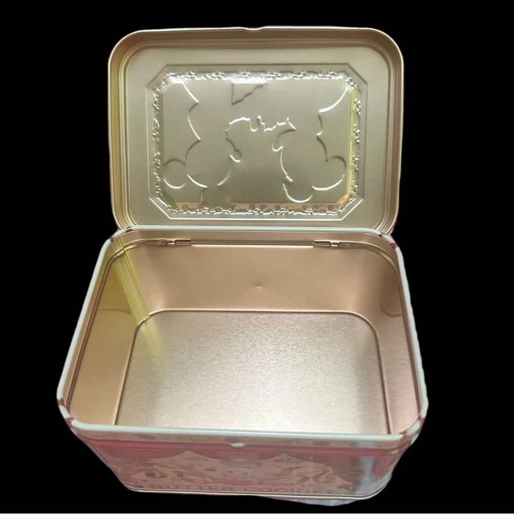 Disney Universal Studios Tokyo Japan Mickey and Minnie Cookie Tin